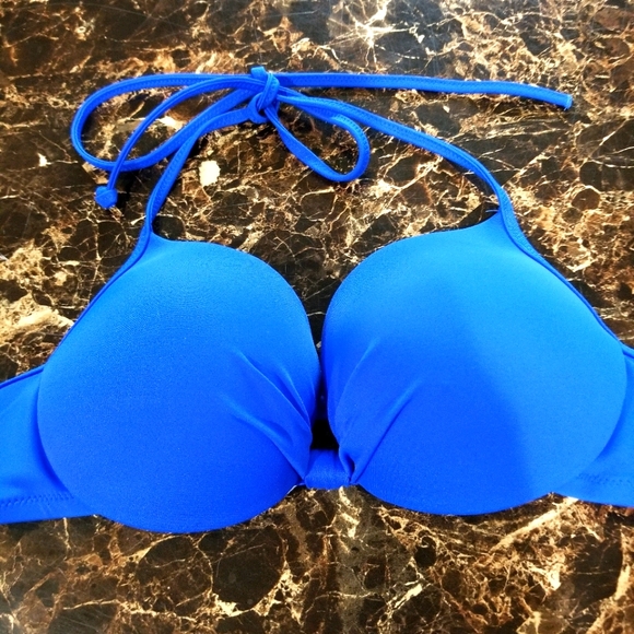 PINK Victoria's Secret Other - PINK bikini top- like new!  👙👙